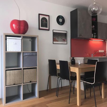 Red Flower Apartment With Pool - 5 Min To Lake Vienna Exterior photo