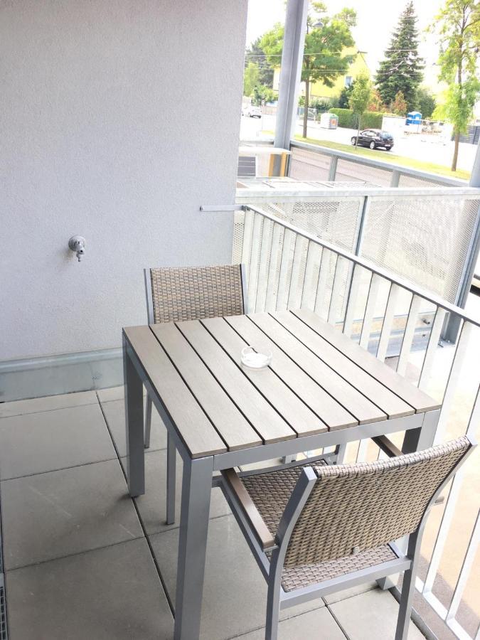 Red Flower Apartment With Pool - 5 Min To Lake Vienna Exterior photo