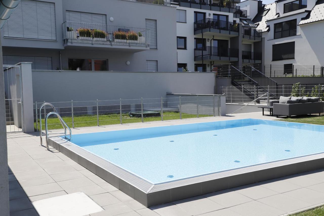 Red Flower Apartment With Pool - 5 Min To Lake Vienna Exterior photo