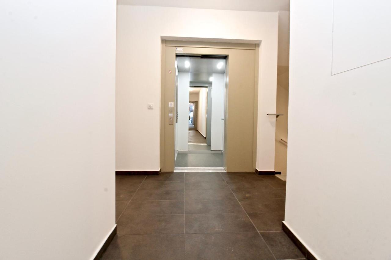 Red Flower Apartment With Pool - 5 Min To Lake Vienna Exterior photo