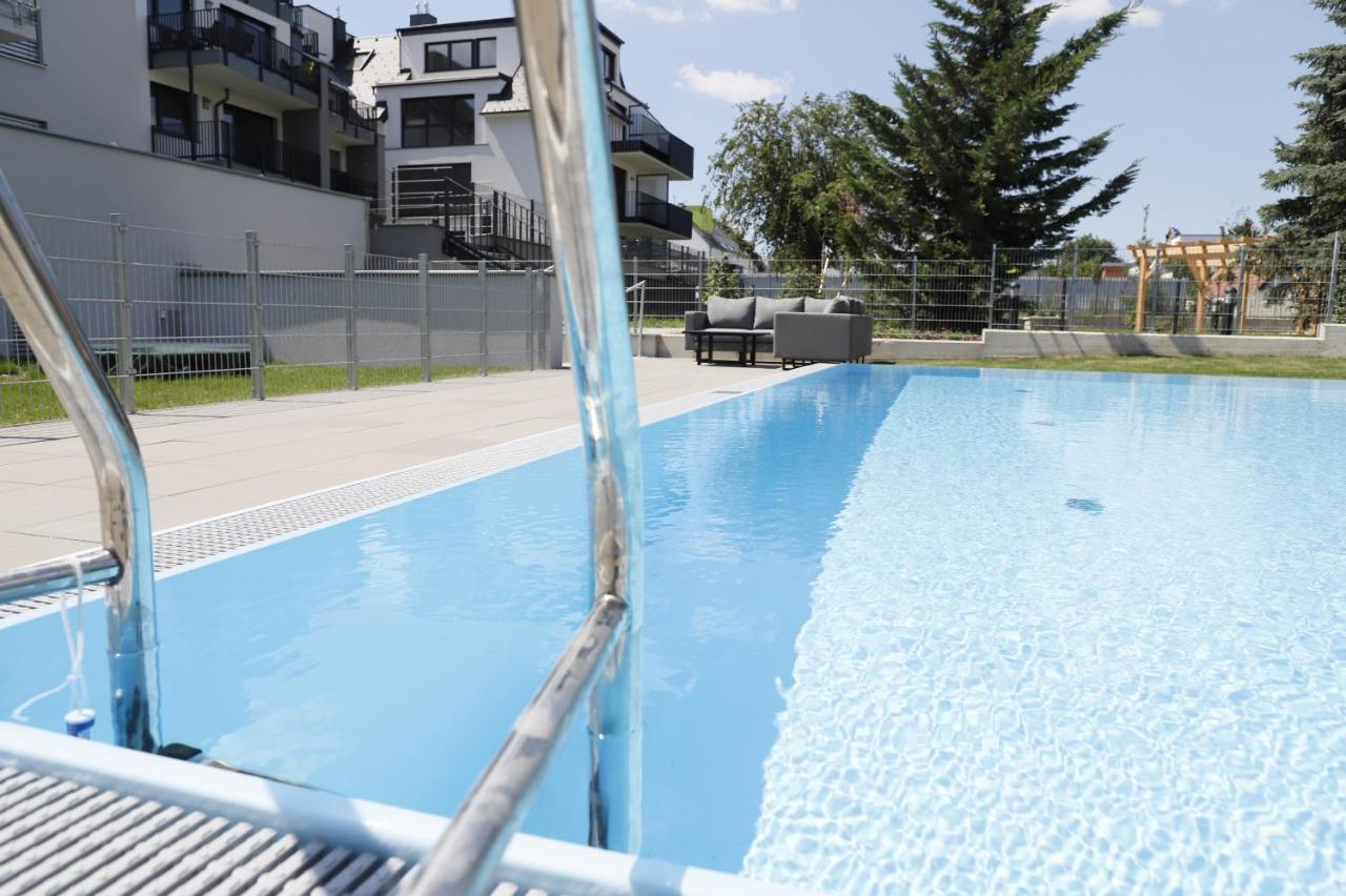 Red Flower Apartment With Pool - 5 Min To Lake Vienna Exterior photo