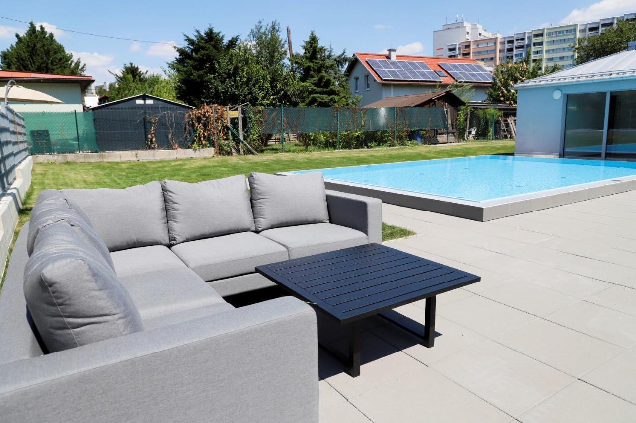 Red Flower Apartment With Pool - 5 Min To Lake Vienna Exterior photo